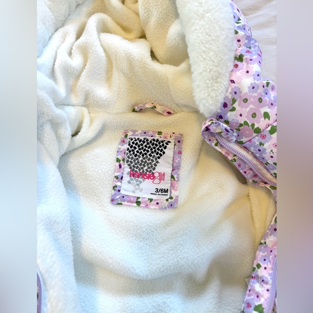 Ditzy Print Faux Fur Trim Coverall for Infant size 3-6 months NWOT - Picture 4 of 4